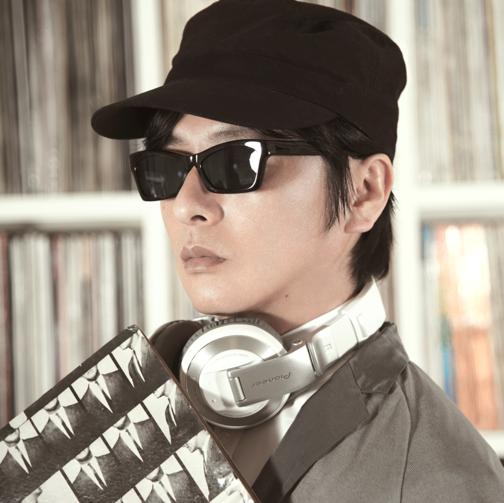 th_TOWA TEI_artistPH_20130303_square.jpg